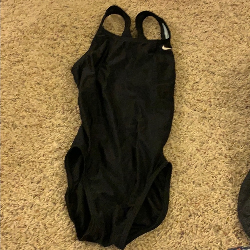 women’s black nike one piece bathing suit